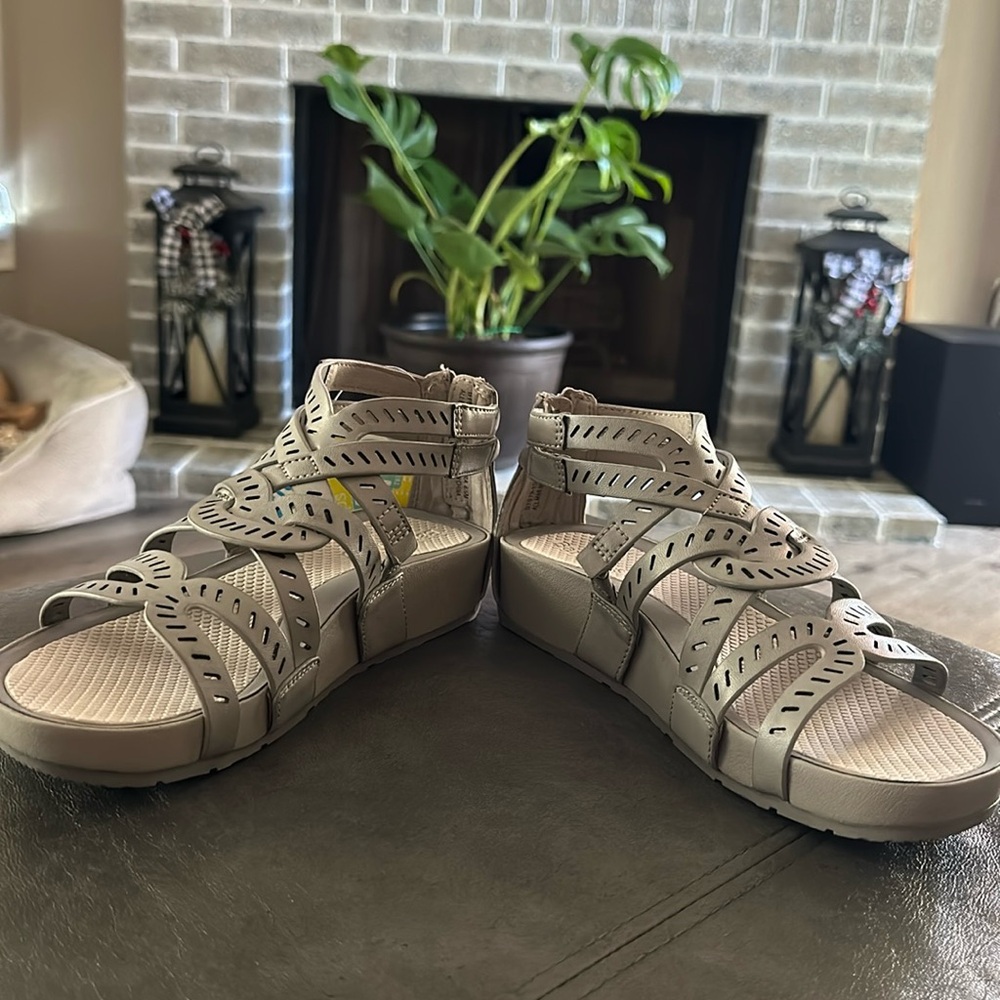 Baretraps sandals- new w/box